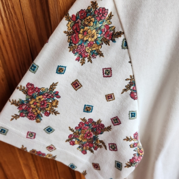 Vintage 80s T-Shirt by Fire Islander with Trendy Cute Design - Picture 3 of 5